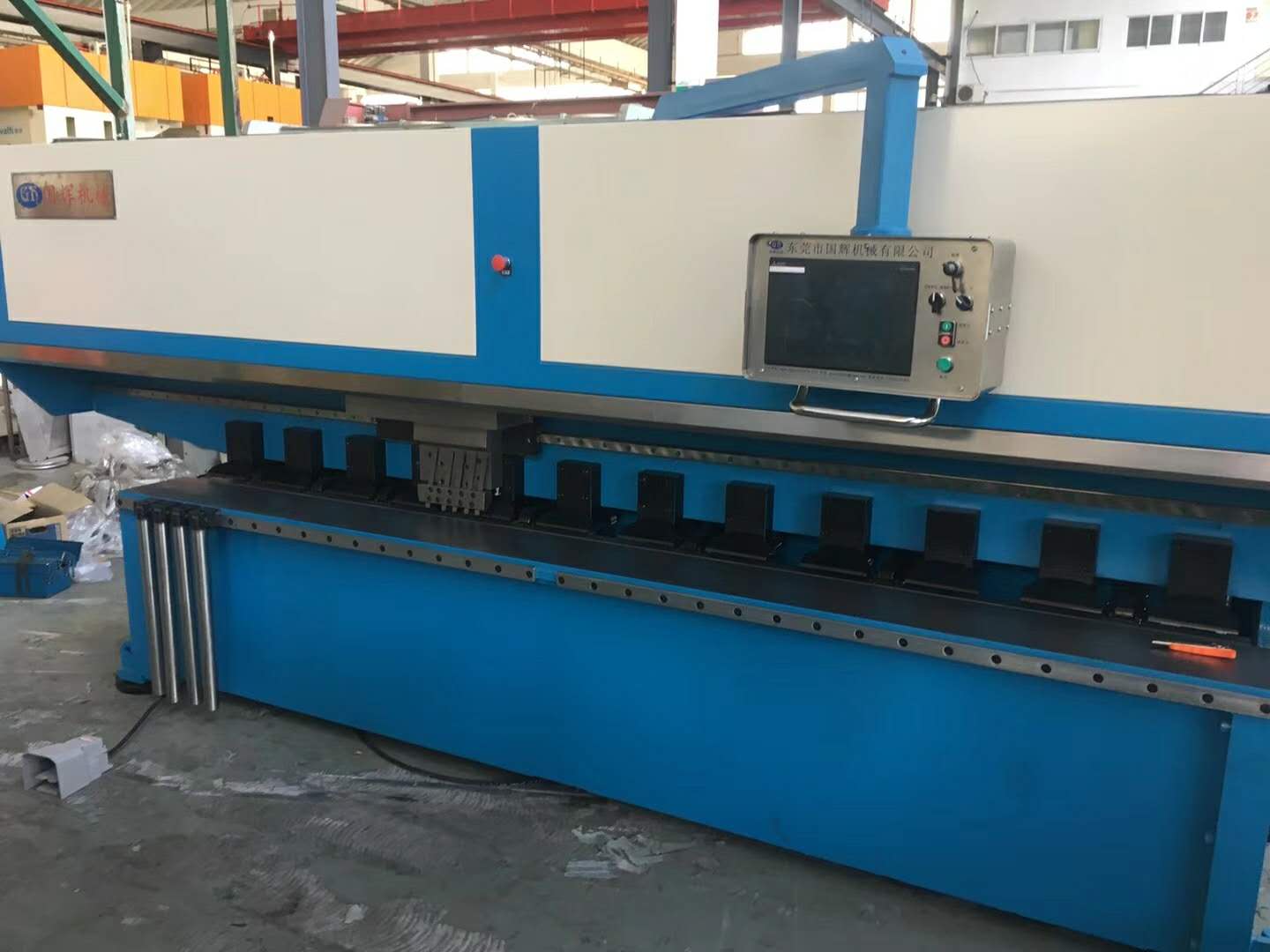 恭祝國(guó)輝機(jī)械高端數(shù)控刨槽機(jī)設(shè)備進(jìn)駐華帝集團(tuán)